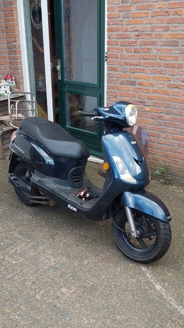 SYM Fiddle II 2013 50cc Niet lopend 
SYM Fiddle II SYM Fiddl, Ophalen, Gebruikt, Benzine, Fiddle