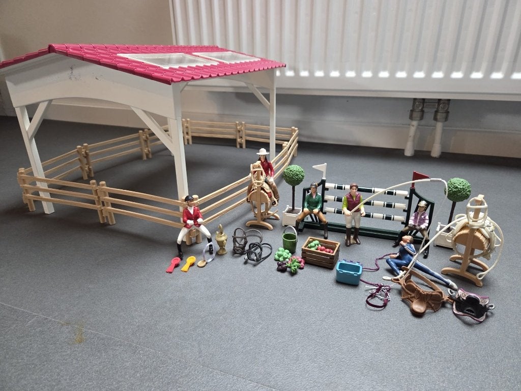 Schleich paarden speelset met stal en accessoires, Ophalen of Verzenden, Gebruikt