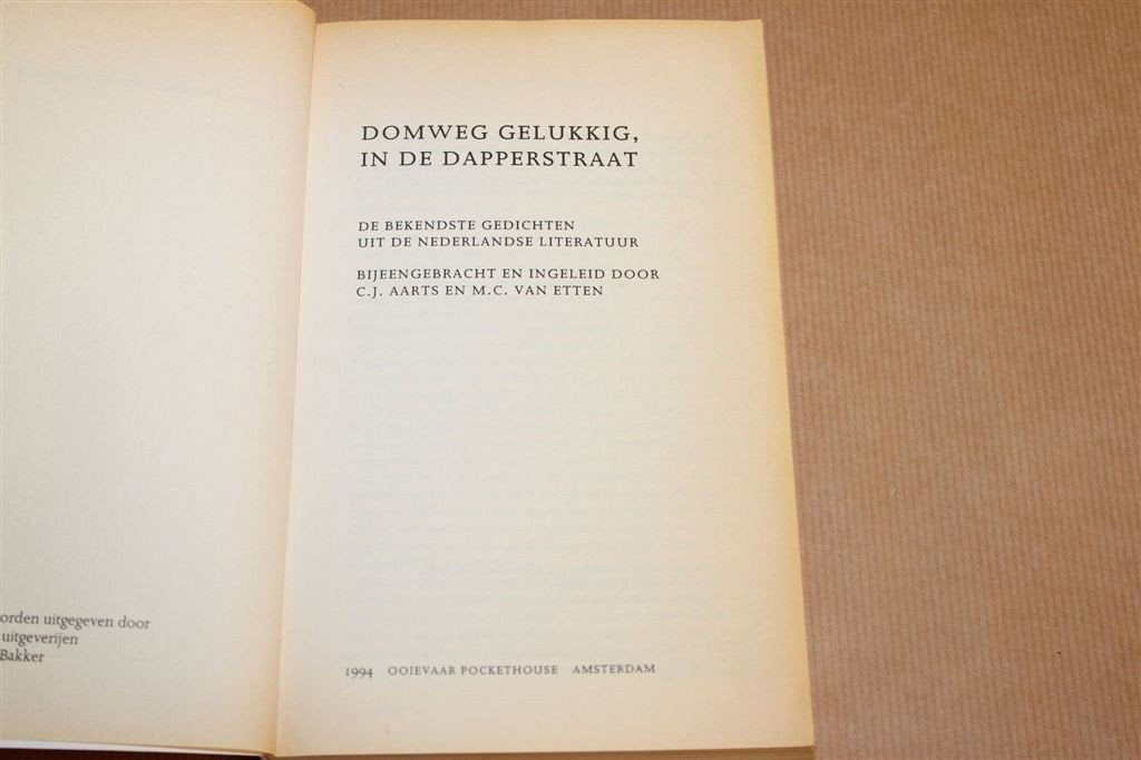 Domweg Gelukkig in de Dapperstraat — Beste Gedichten NL, Ophalen of Verzenden, Gelezen