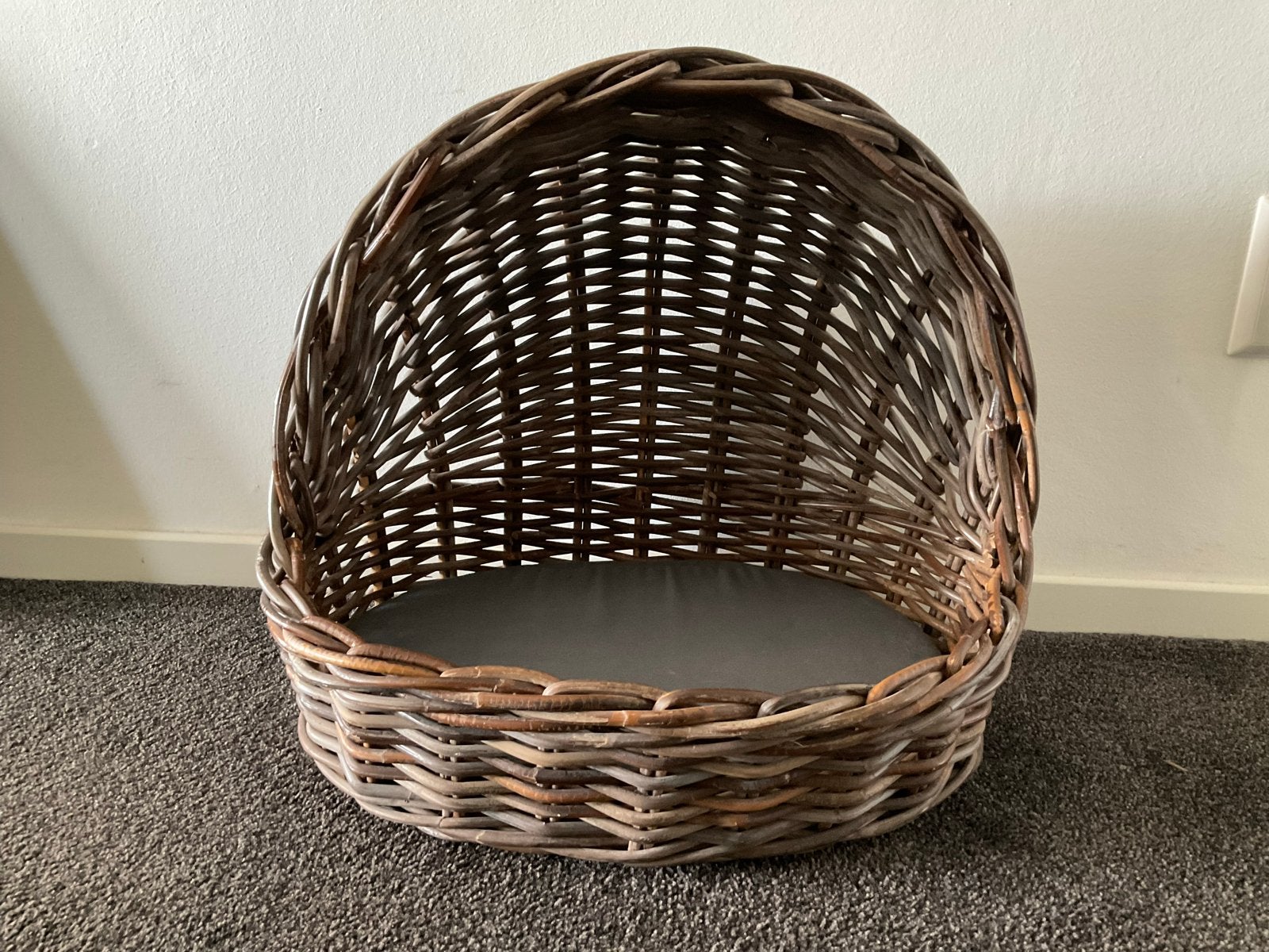 Rotan poezen mand met kussentje, Dieren en Toebehoren, Kattenmanden, Ophalen of Verzenden, Gebruikt, Riet
