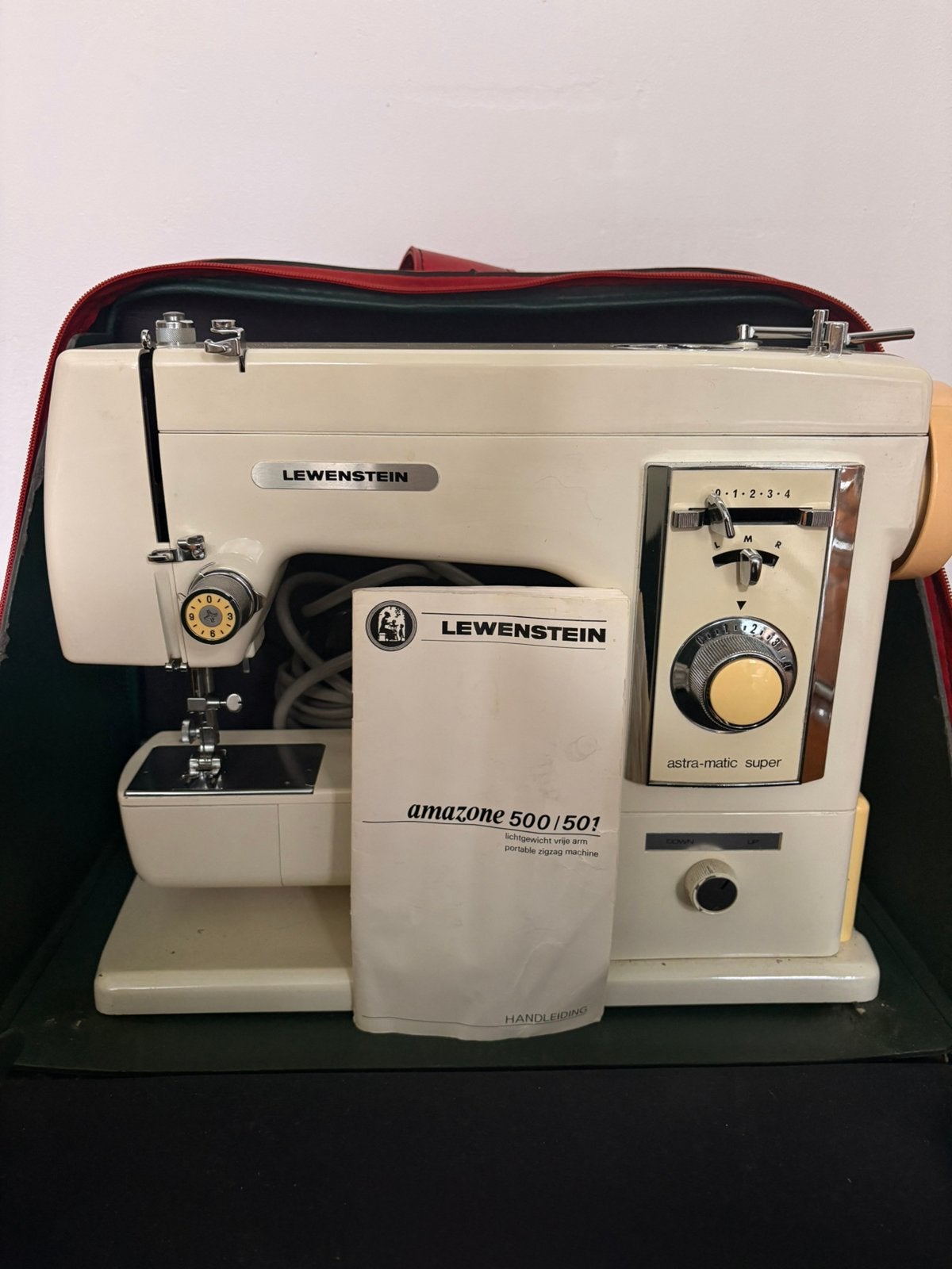 Mooie Lewnstein naaimachine, Ophalen, Gebruikt, Naaimachine, Overige merken