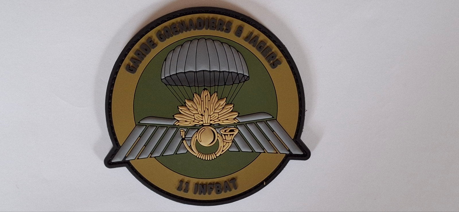 embleem 11 INFBAT GARDE GRENADIERS & JAGERS, Ophalen of Verzenden, Landmacht, Nederland, Embleem of Badge