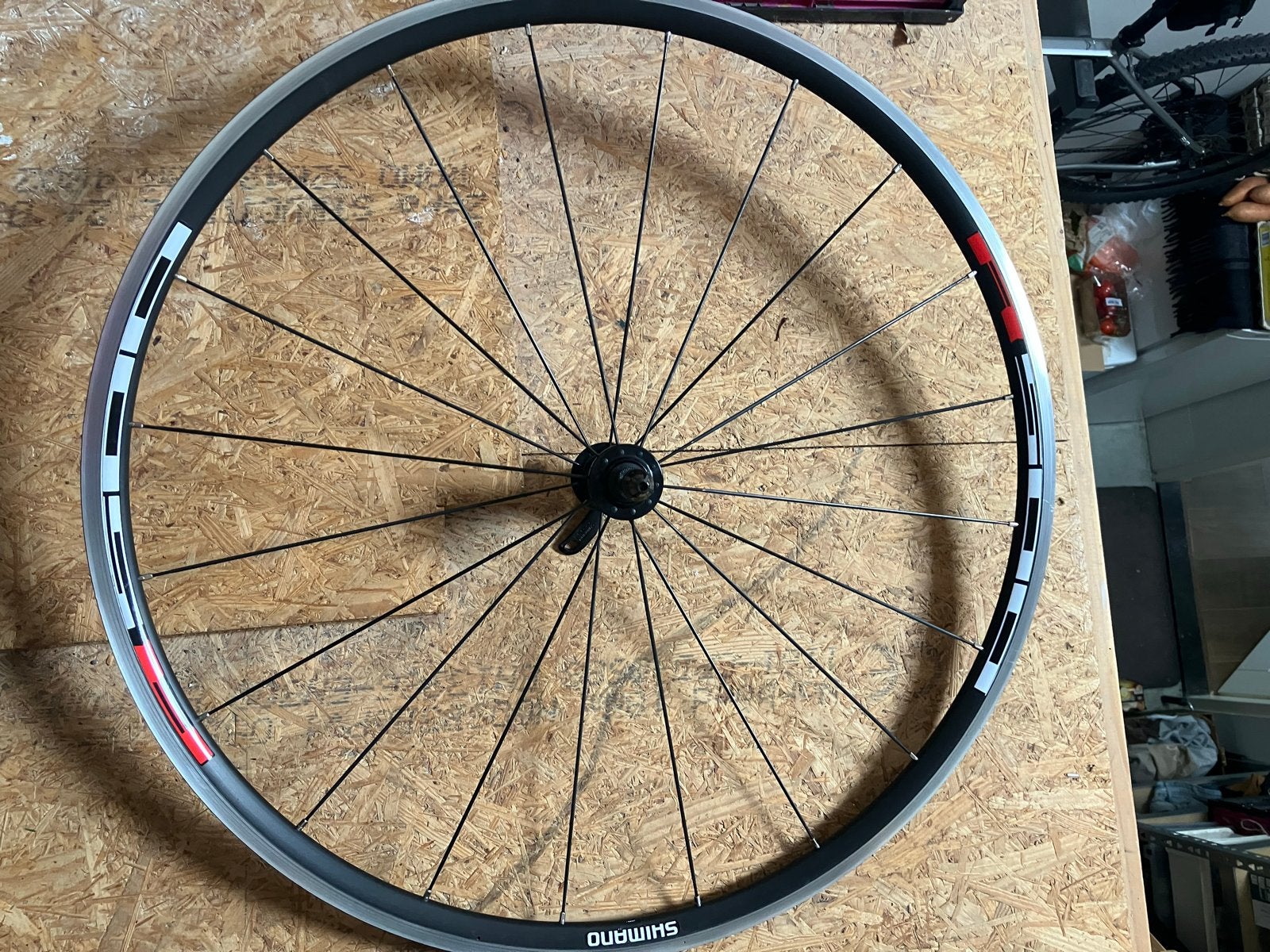 Shimano WH-R501 Aero Race Wielset - Zwart/Rood, Fietsen en Brommers, Zo goed als nieuw, Aluminium, Racefiets, Ophalen