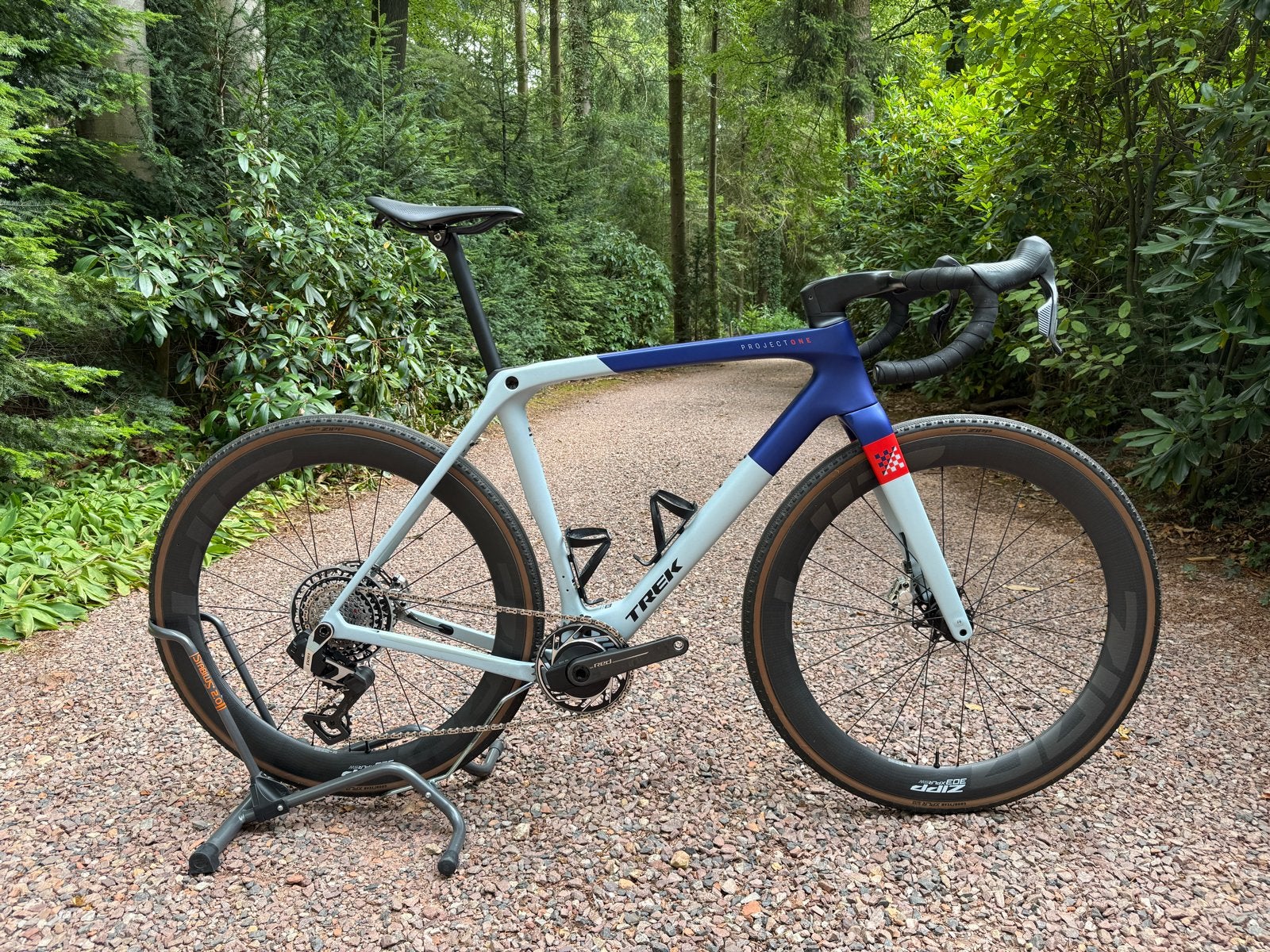 Trek Checkmate SLR 9 P1 in ML met Zipp 303 XPLR wielen, 28 inch, Carbon, 10 tot 15 versnellingen, Heren