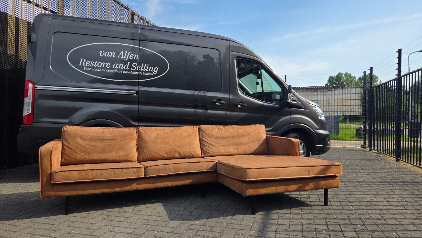 Leuke Microledere Cognac Loungebank, Huis en Inrichting, Banken | Bankstellen, Ophalen of Verzenden, Vierpersoons of meer