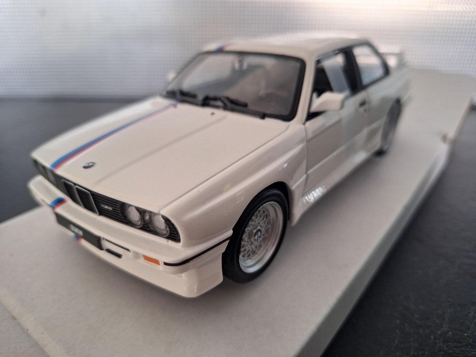 BMW M3 E30 1988 Schaal 1:24, Auto, Burago, Burago, Nieuw