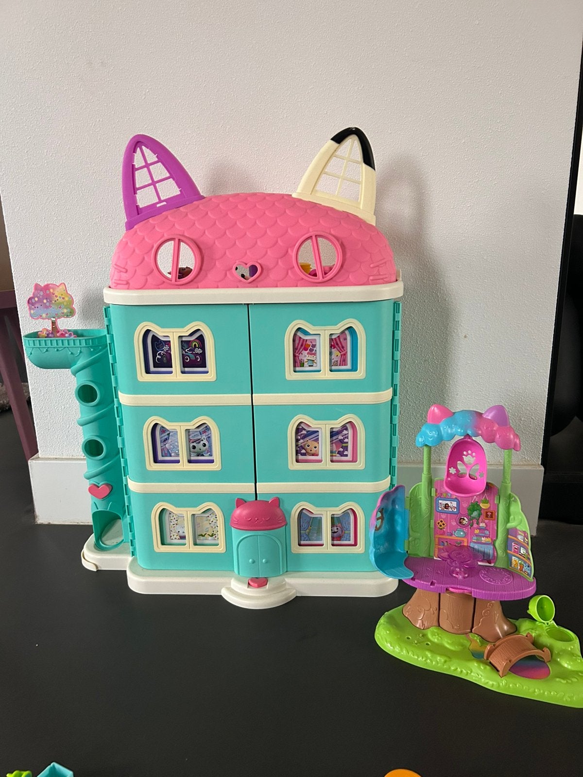 Gabby's Dollhouse inclusief uitbreiding en vele accesoires!, Ophalen, Zo goed als nieuw, Poppenhuis