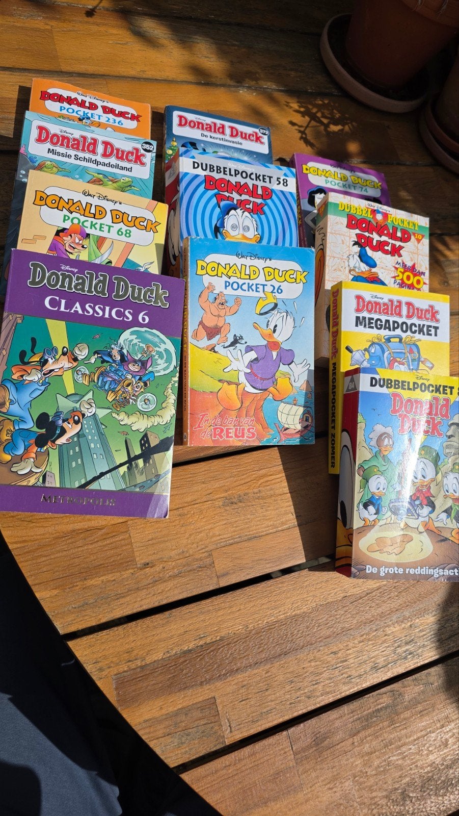 11 donald duck pockets. zitten ook dubbele pockets bij, Meerdere stripboeken, Ophalen, Zo goed als nieuw