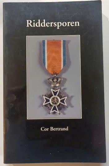 Riddersporen (Cor Bertrand), Ophalen of Verzenden, Zo goed als nieuw