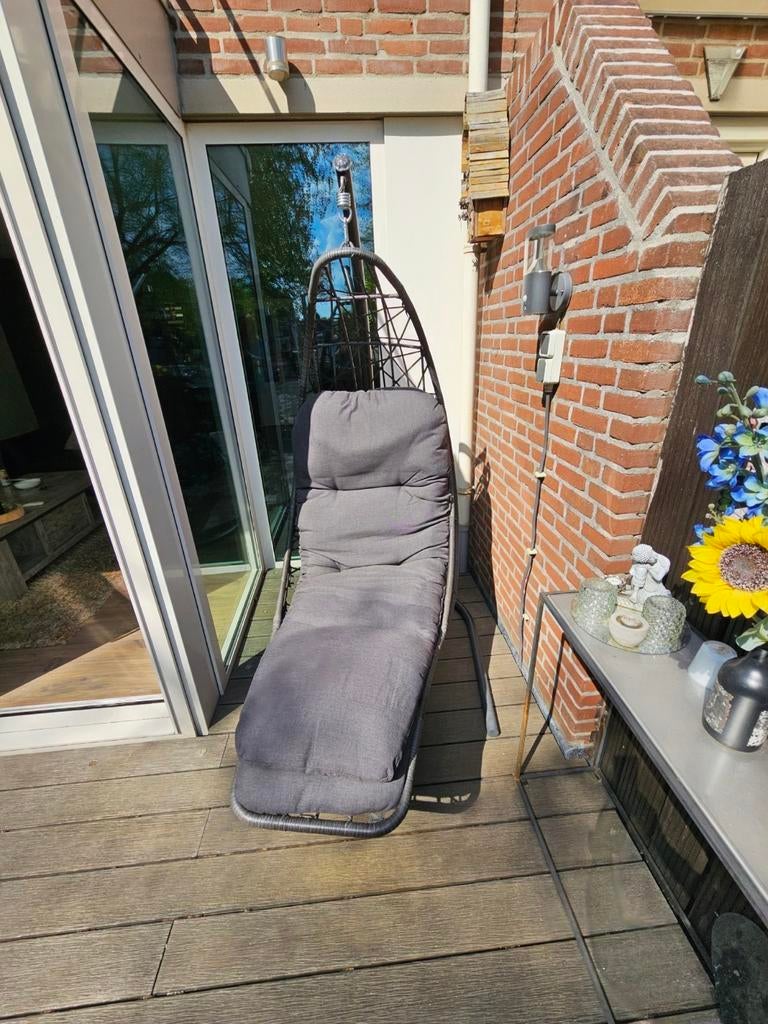 Mooie lig hangstoel met hoes, perfecte staat, Tuin en Terras, Ligbedden, Ophalen, Zo goed als nieuw, Rotan