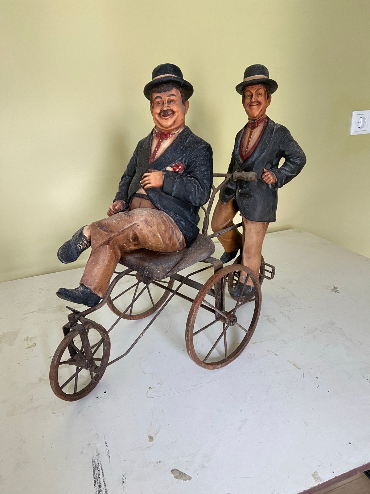 Unieke Laurel & Hardy Figuur op Driewieler - Vintage Decorat, Antiek en Kunst, Ophalen