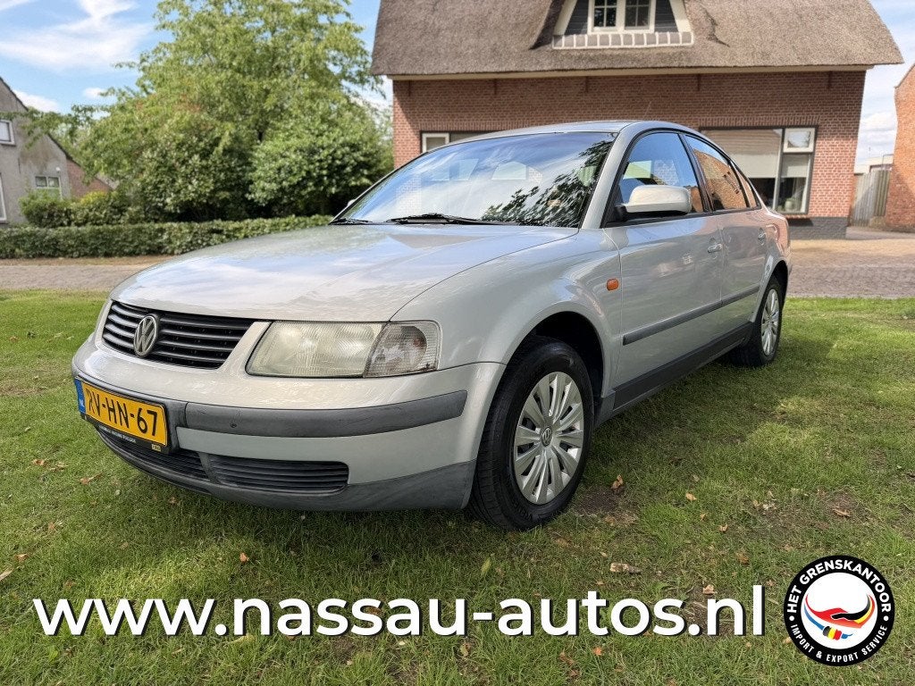 Volkswagen Passat 1.8-5V Trendline (bj 1997), Auto's, Oldtimers, 125 pk, Volkswagen, Origineel Nederlands, Bedrijf