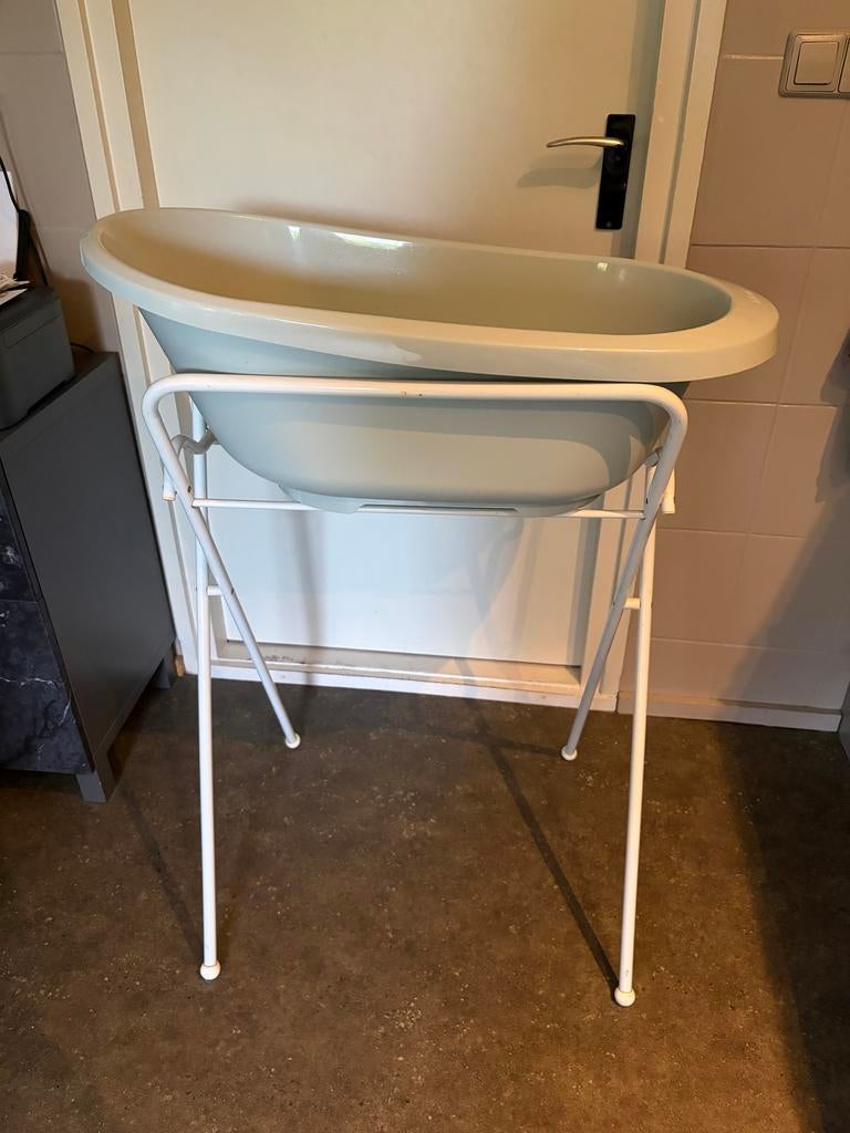 Babybadje met standaard - in goede staat, Kinderen en Baby's, Badjes en Verzorging, Zo goed als nieuw, Badje, Standaard, Ophalen