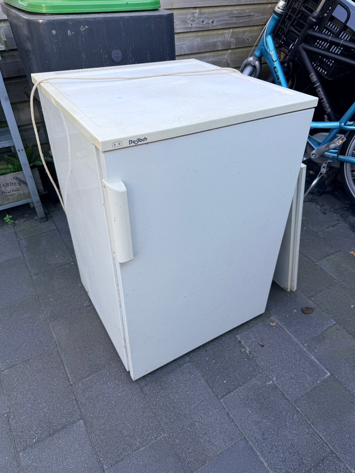 Oud ijzer - koelkast, Doe-het-zelf en Verbouw, Metalen, Ophalen, Gebruikt, Overige metalen