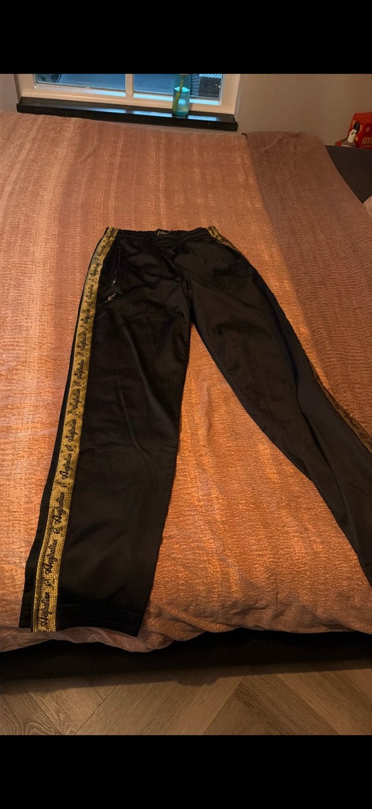 Australian trainingsbroek zwart met gouden bies, Ophalen of Verzenden, Zo goed als nieuw, Overige maten, Zwart