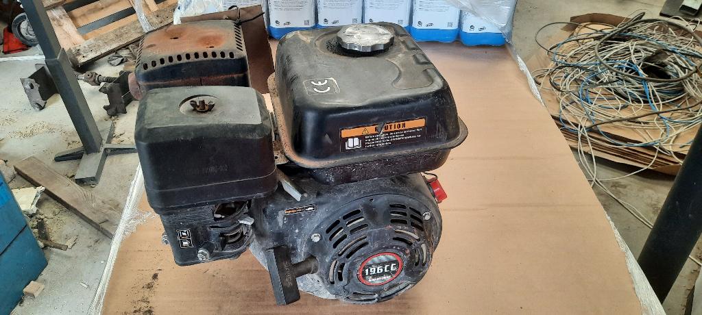 Gebruikte motor (lijkt op Honda) komt van trilplaat af, Ophalen, Gebruikt, Benzinemotor, 1800 rpm of meer