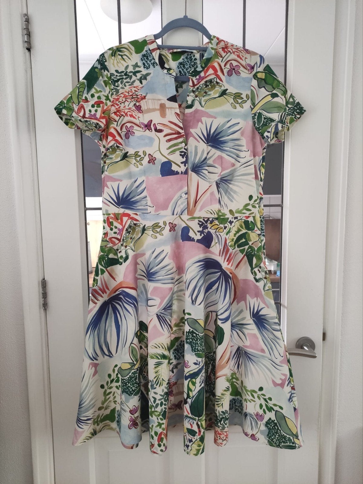 Zomerse bloemenjurk met zakken - Natan-stijl, Maat 38/40 (M), Zo goed als nieuw, Knielengte, Caroll