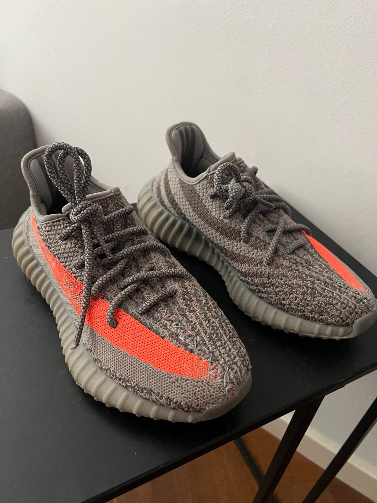 Adidas Yeezy Boost 350 V2 Beluga Reflective - Maat 39 1/3, Ophalen of Verzenden, Zo goed als nieuw, Overige kleuren, Sneakers of Gympen