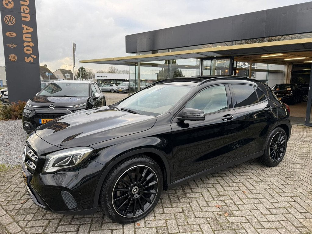Mercedes-Benz GLA-klasse 250 Premium Plus|360 Camera|Pano|St, Auto's, Mercedes-Benz, 730 kg, Gebruikt, 4 cilinders, Zwart