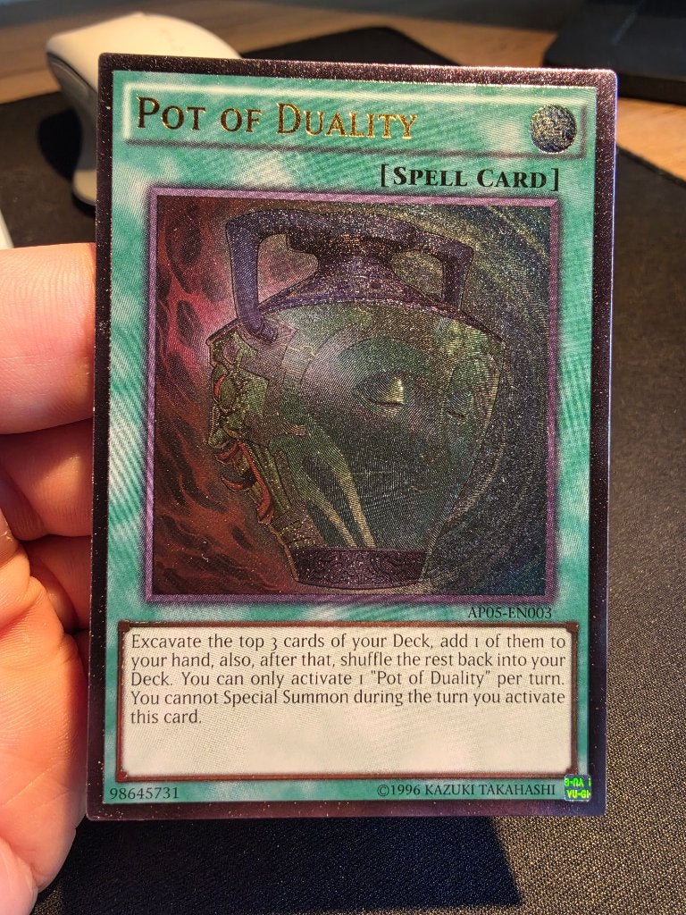 2x Pot of Duality (AP05-EN003, Ultimate Rare), Ophalen of Verzenden, Zo goed als nieuw, Meerdere kaarten, Foil