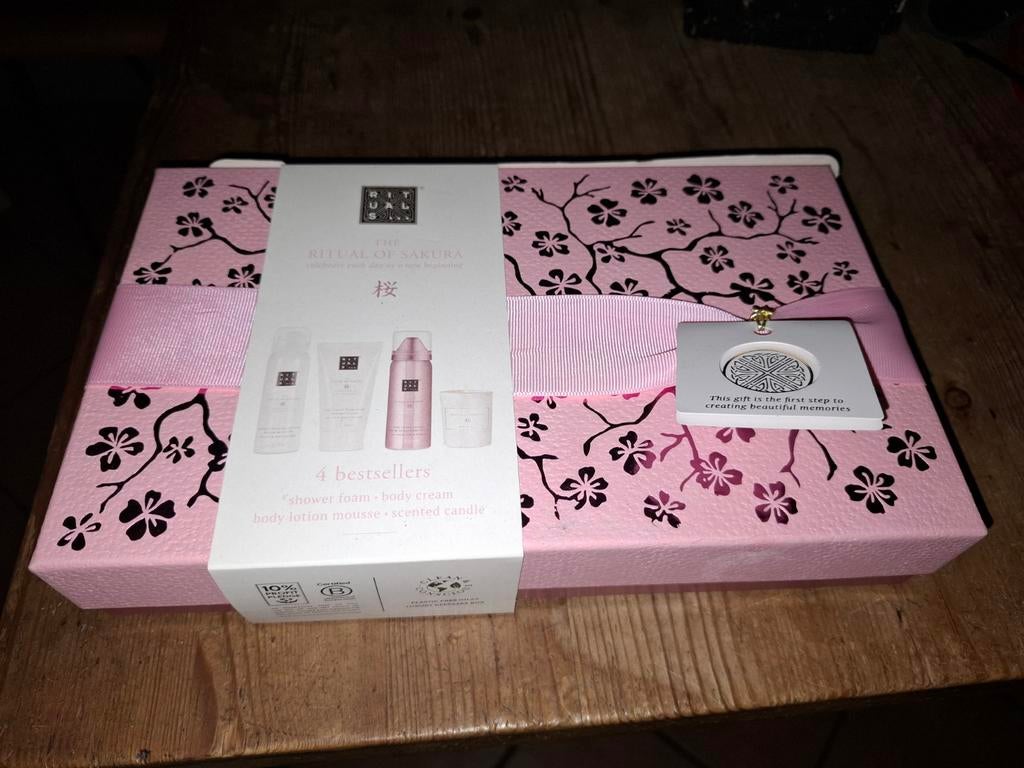 4 bestsellers box small gift set Rituals Ritual of Sakura, Sieraden, Tassen en Uiterlijk, Uiterlijk | Lichaamsverzorging, Ophalen of Verzenden