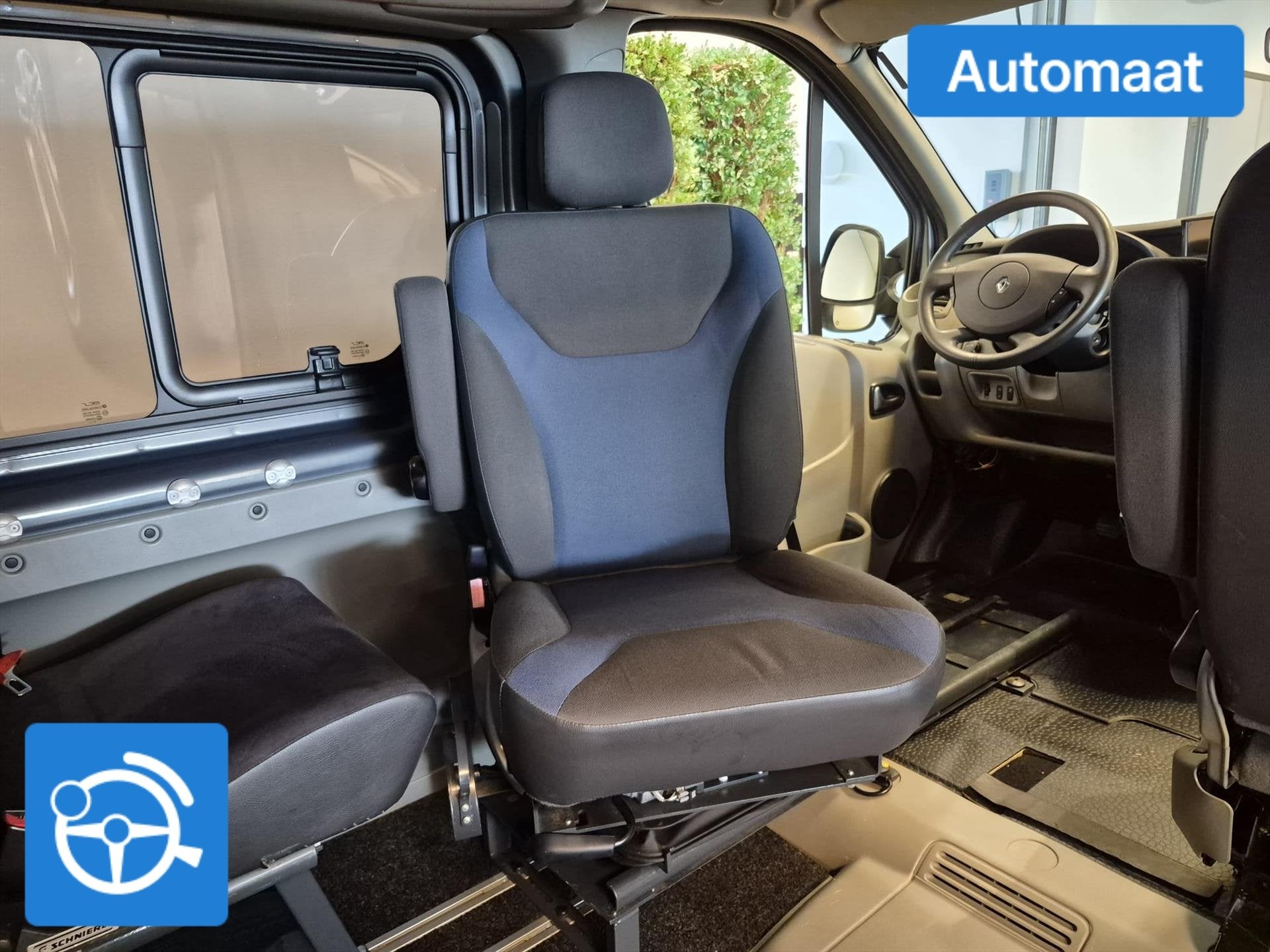 Renault Trafic L1H1 Rolstoelbus Automaat Zelfrijder, Auto's, Automaat, Stof, Zwart, 4 cilinders
