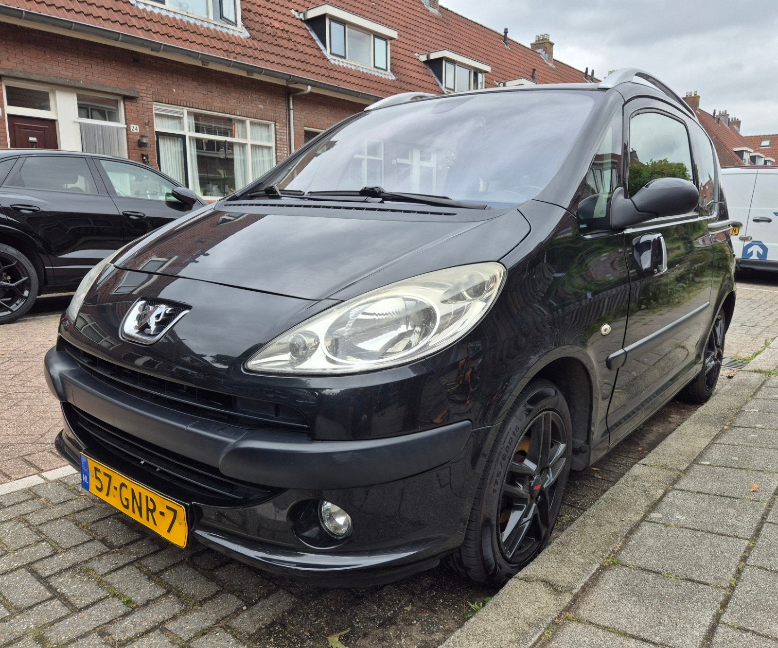 Peugeot 1007 1.4 16V 2008 Zwart te koop, Auto's, Voorwielaandrijving, Stof, 1360 cc, Zwart