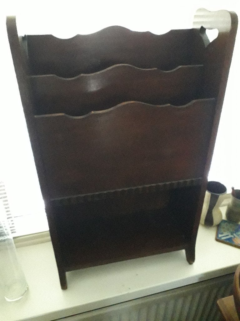 Vintage houten tijdschriftenrek krantenbak krantenhouder., Huis en Inrichting, Woonaccessoires | Krantenbakken en Lectuurbakken