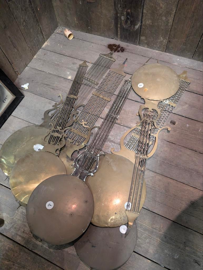 Antieke comtoise slingers €10  per stuk, Ophalen