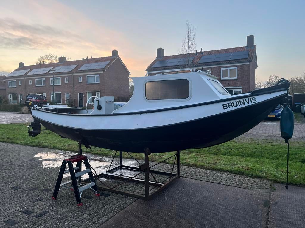 Sloepje met kajuit en 15 pk Mercury BigFoot, Watersport en Boten, 10 tot 30 pk, Gebruikt, Staal, Ophalen of Verzenden
