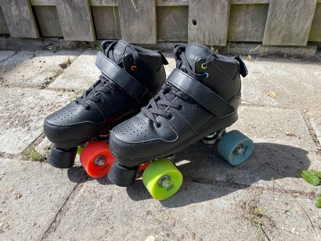 Rolschaatsen + beschermers + tas, Ophalen, Zo goed als nieuw, Kinderen