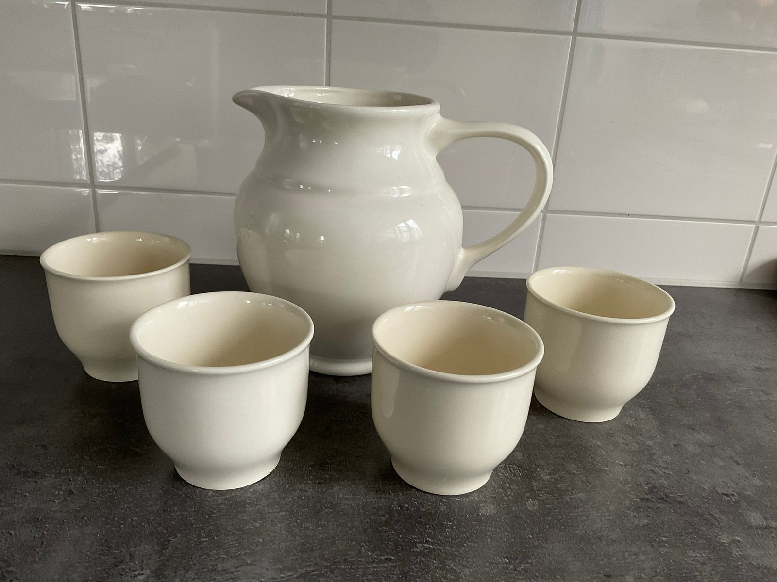 Waterkan/sapkan met bekers, Antiek en Kunst, Antiek | Keramiek en Aardewerk, Ophalen of Verzenden