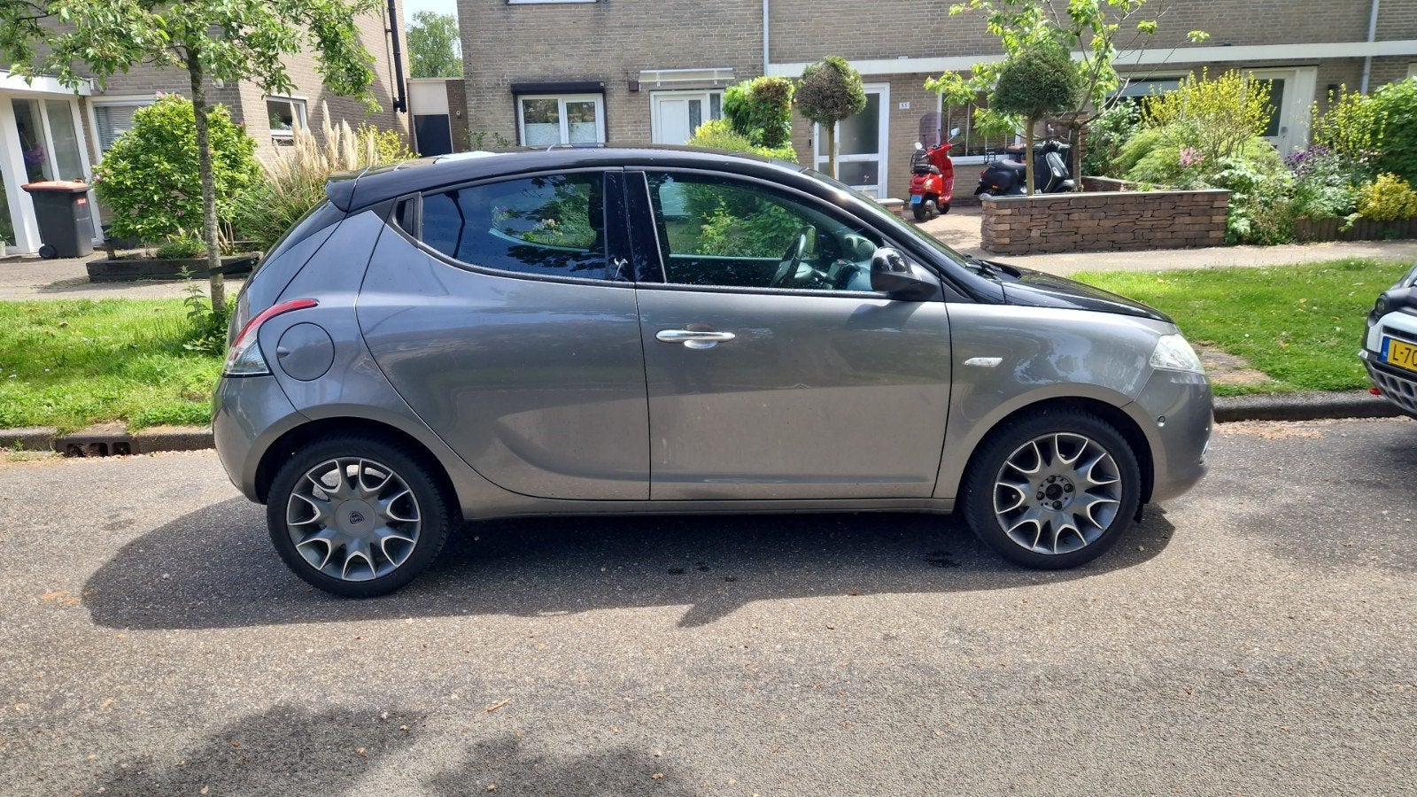 Lancia Ypsilon 0.9 automatTwinair 85PK Start&stop 2012 Grijs, Auto's, Voorwielaandrijving, 40 €/maand, 750 kg, Origineel Nederlands
