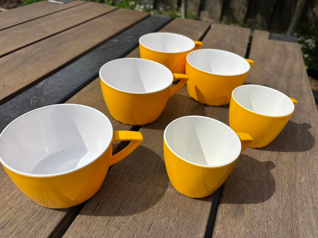 Mepal campingservies 4 soepkommen en 2 kopjes geel, Ophalen of Verzenden