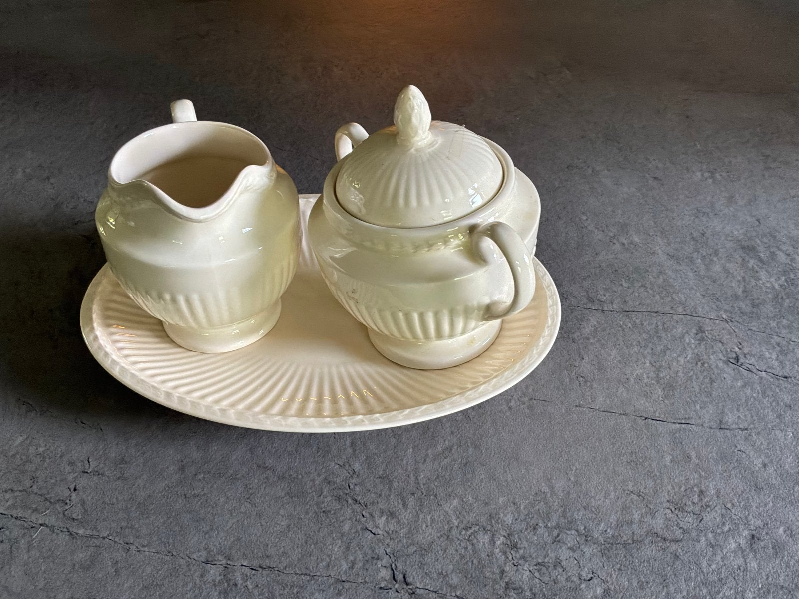 Wedgwood Queen's Ware Edme suikerpot, melkkan en dienblad, Huis en Inrichting, Klassiek, Ophalen of Verzenden, Zo goed als nieuw