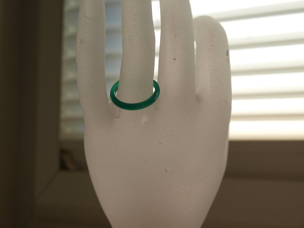 ring van natuursteen groen smal, Sieraden, Tassen en Uiterlijk, Ringen, Overige materialen, Nieuw, Ophalen of Verzenden, 17 tot 18