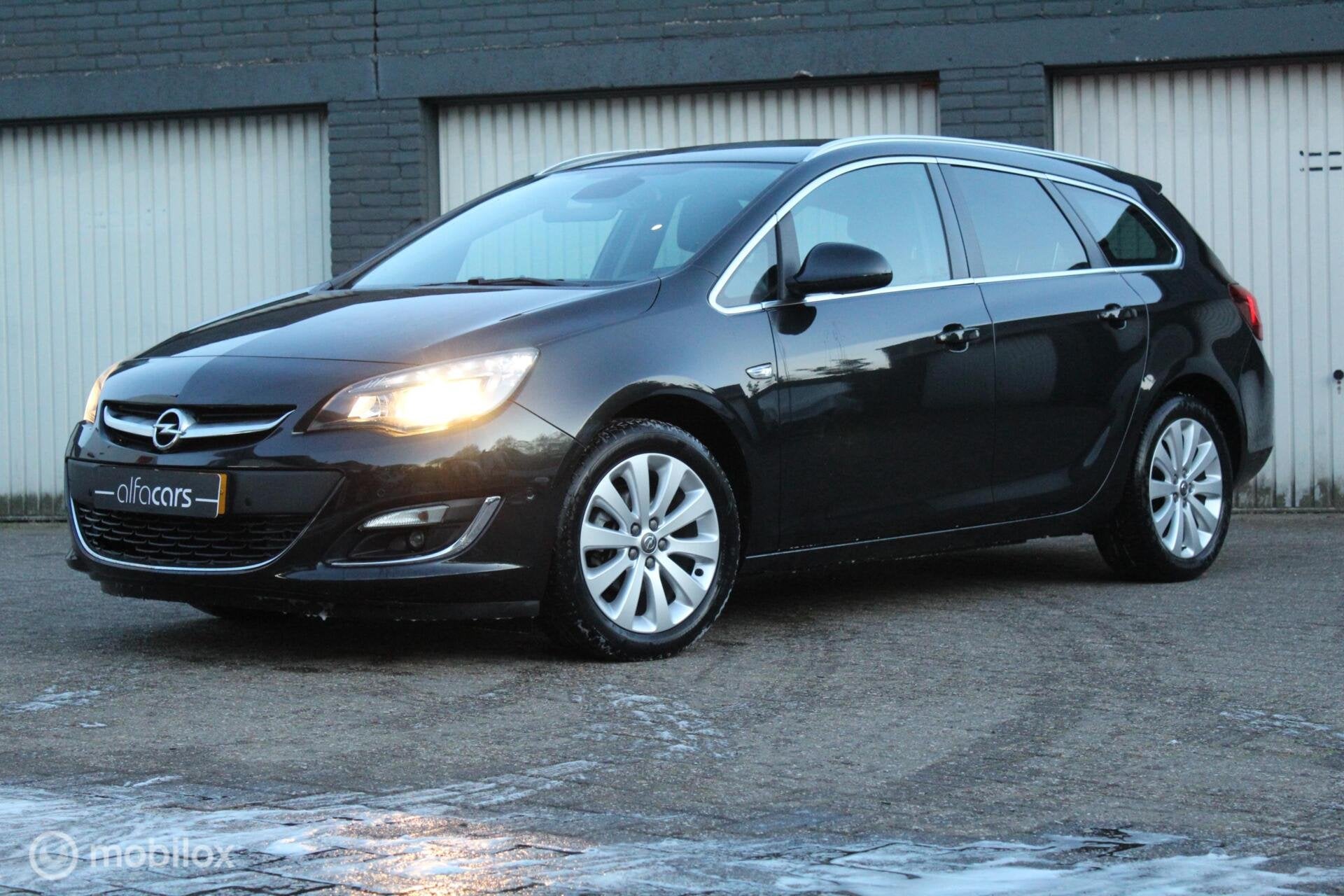 Opel Astra Sports Tourer 1.4 Turbo Cosmo, Auto's, Euro 5, 15 km/l, Gebruikt, 4 cilinders
