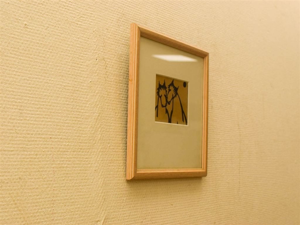 Ingelijste linosnede van paarden 52027, Antiek en Kunst, Kunst | Etsen en Gravures, Ophalen of Verzenden