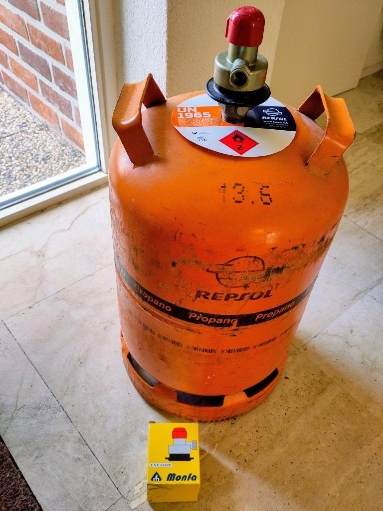 Spaanse gasfles propaan 11 kg, Caravans en Kamperen, Kampeeraccessoires, Ophalen, Zo goed als nieuw