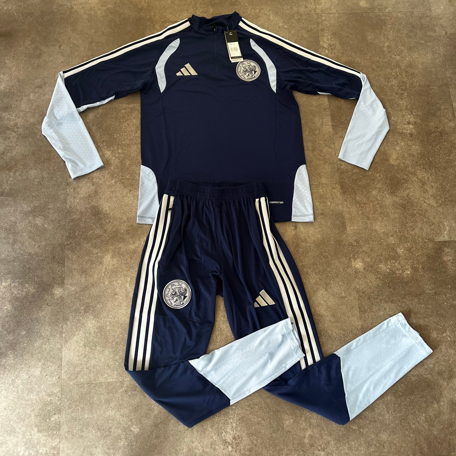 Ajax Trainingspak - Nieuw met labels - M, Sport en Fitness, Maat M, Ophalen of Verzenden, Nieuw, Trainingspak