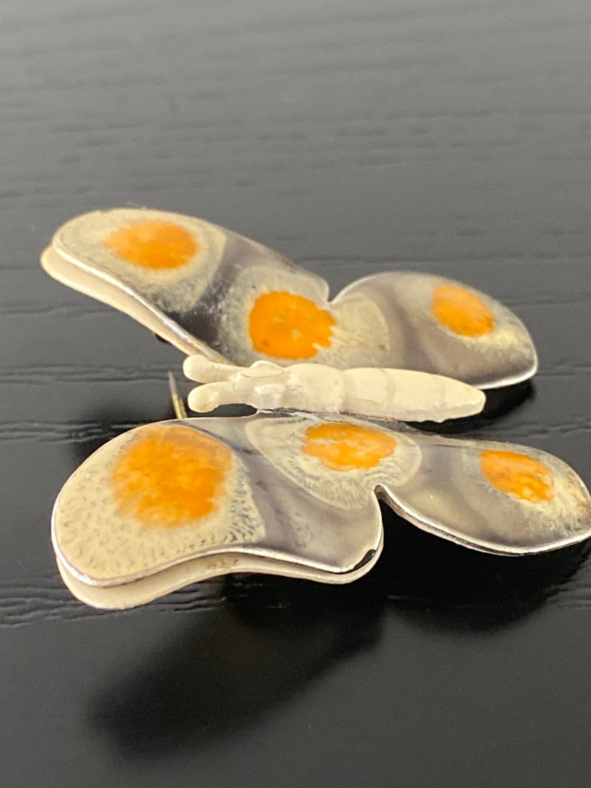 Western Germany Vlinder emaille broche Vintage jaren ‘60, Ophalen of Verzenden, Zo goed als nieuw, Goud, Overige materialen