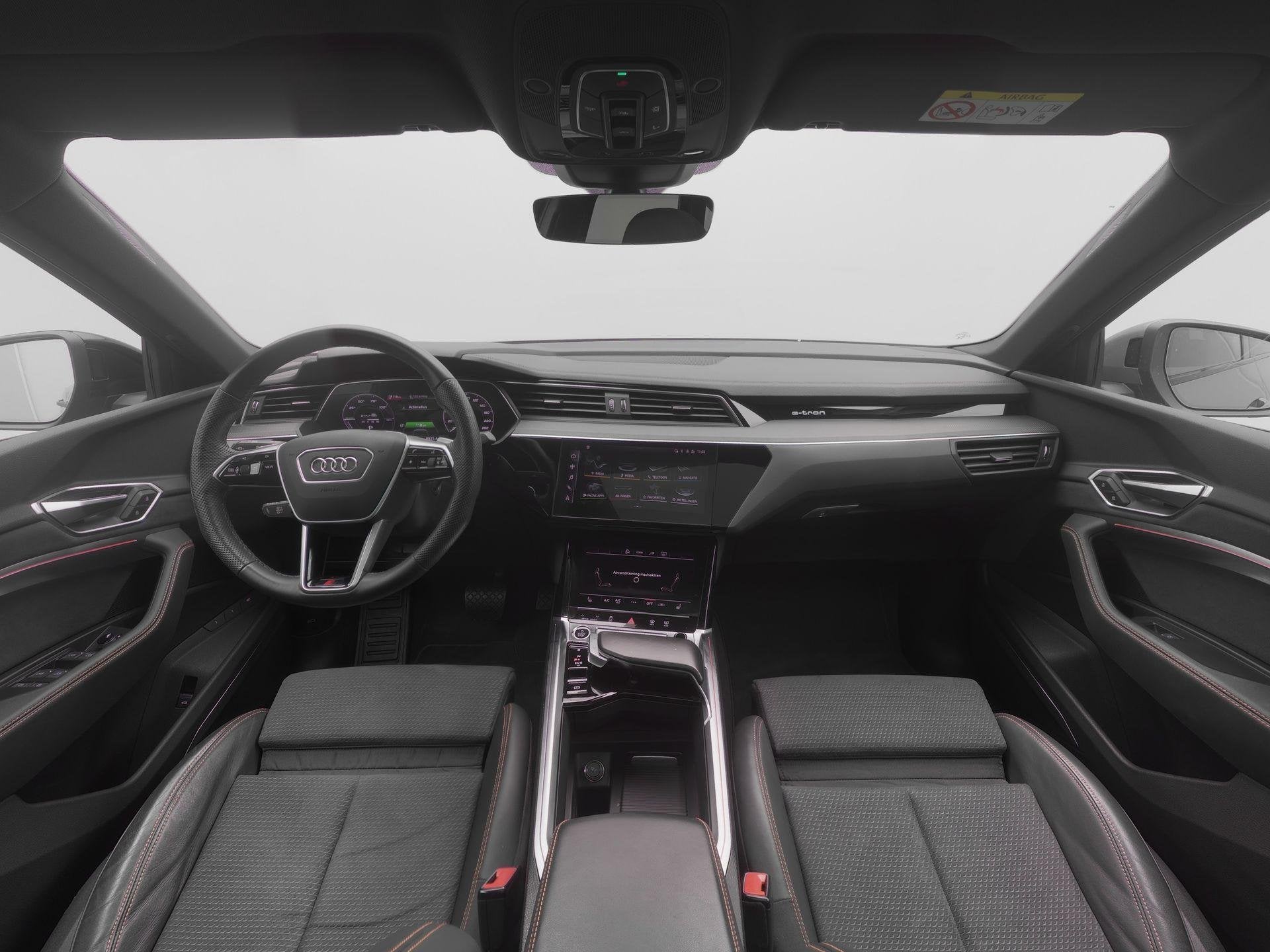 Audi e-tron Sportback 55 Quattro S edition 95 kWh 408 PK | M, Auto's, Audi, Automaat, Zwart, 95 kWh, Leder en Stof