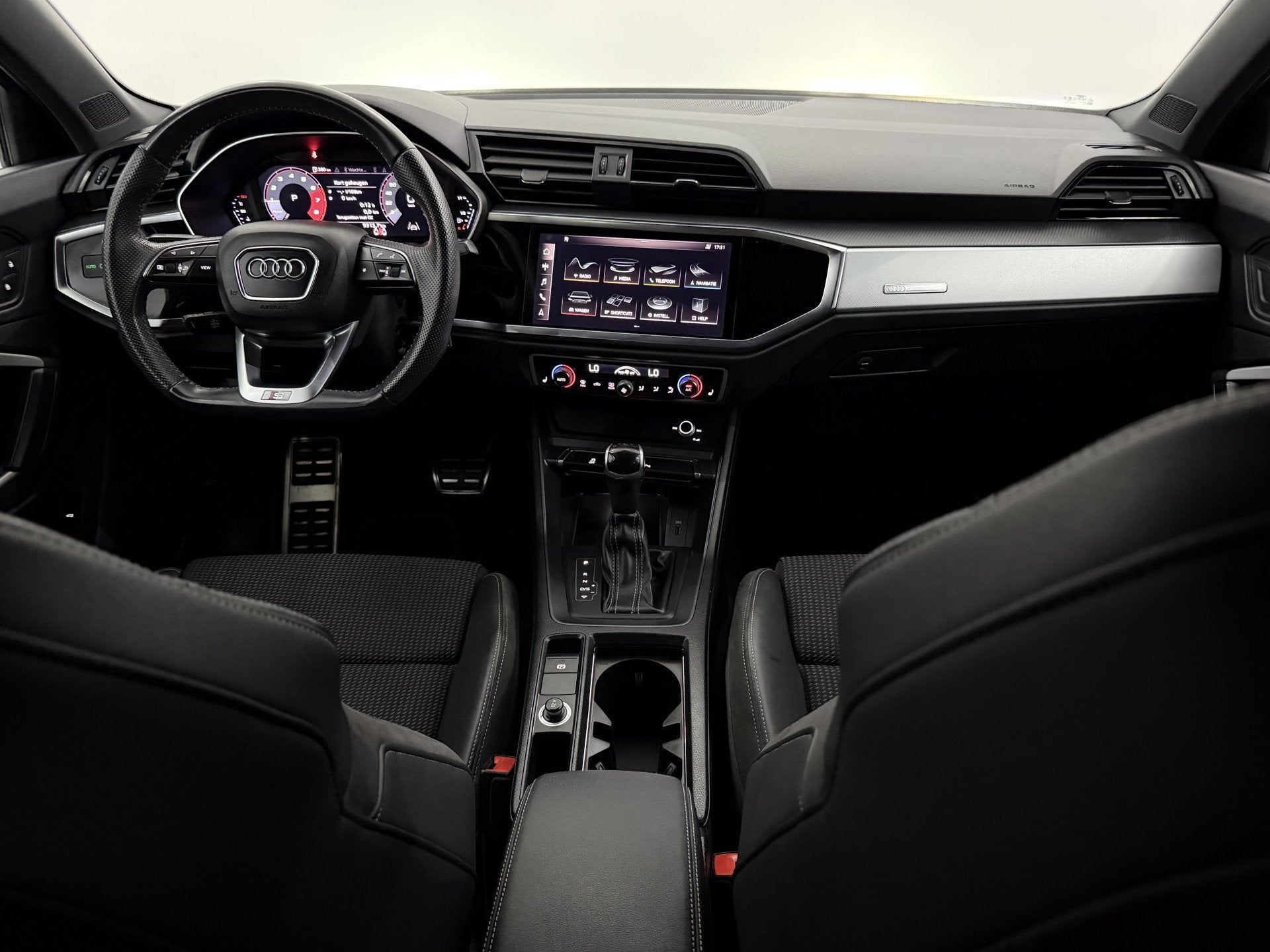 Audi Q3 35 TFSI edition one 3x S-Line Camera, Navi, Virtual, Euro 6, 4 cilinders, 150 pk, Leder en Stof