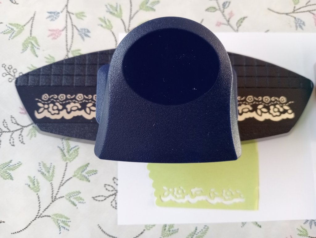 Bijna nieuwe papierponzen en nieuwe borduurmal, Hobby en Vrije tijd, Ophalen of Verzenden, Nieuw, Pons of Mal