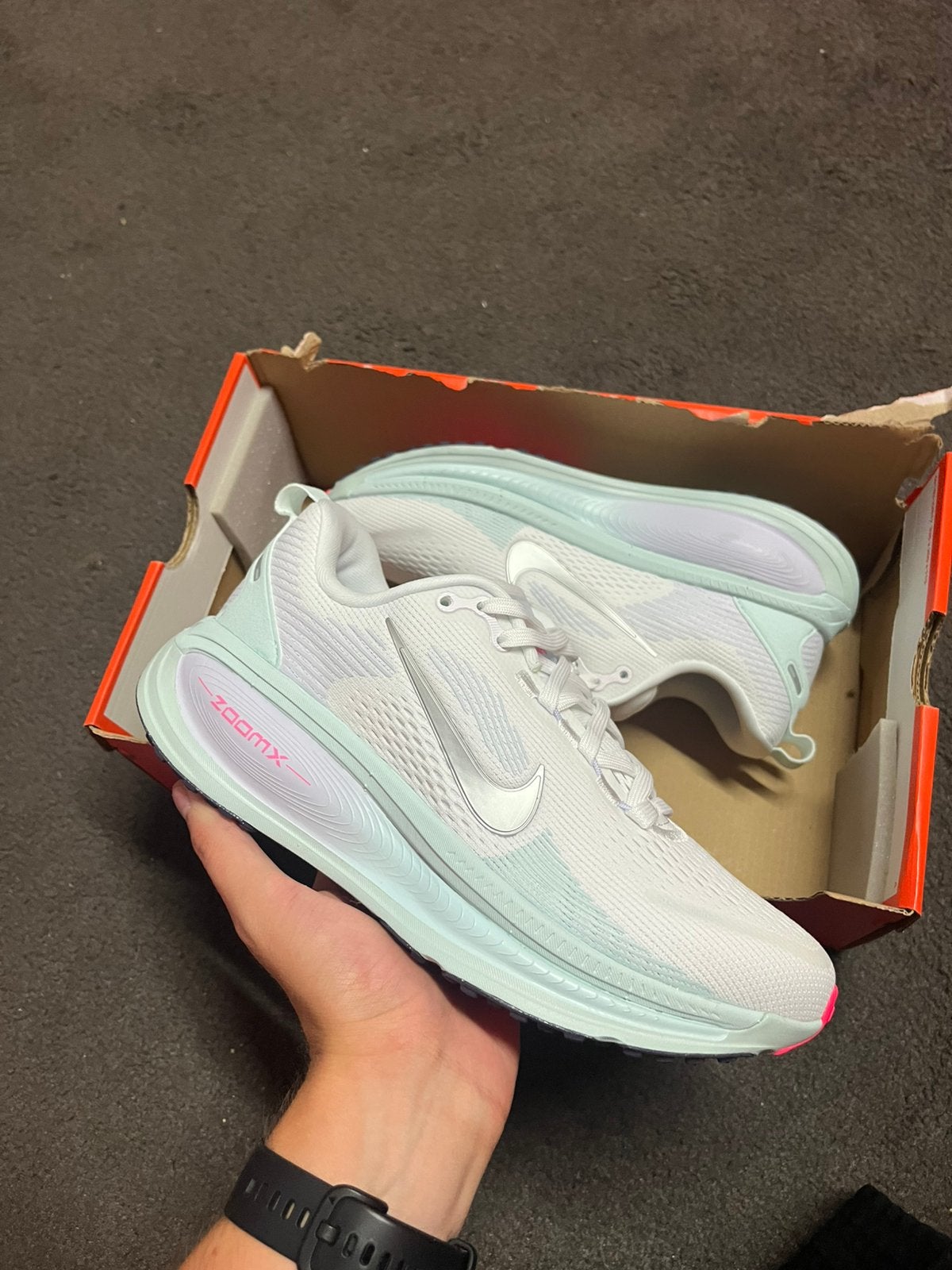 Nike Vomero 18 Wit Zilver - Maat 38.5, Sport en Fitness, Loopsport en Atletiek, Nieuw, M, Ophalen of Verzenden, M