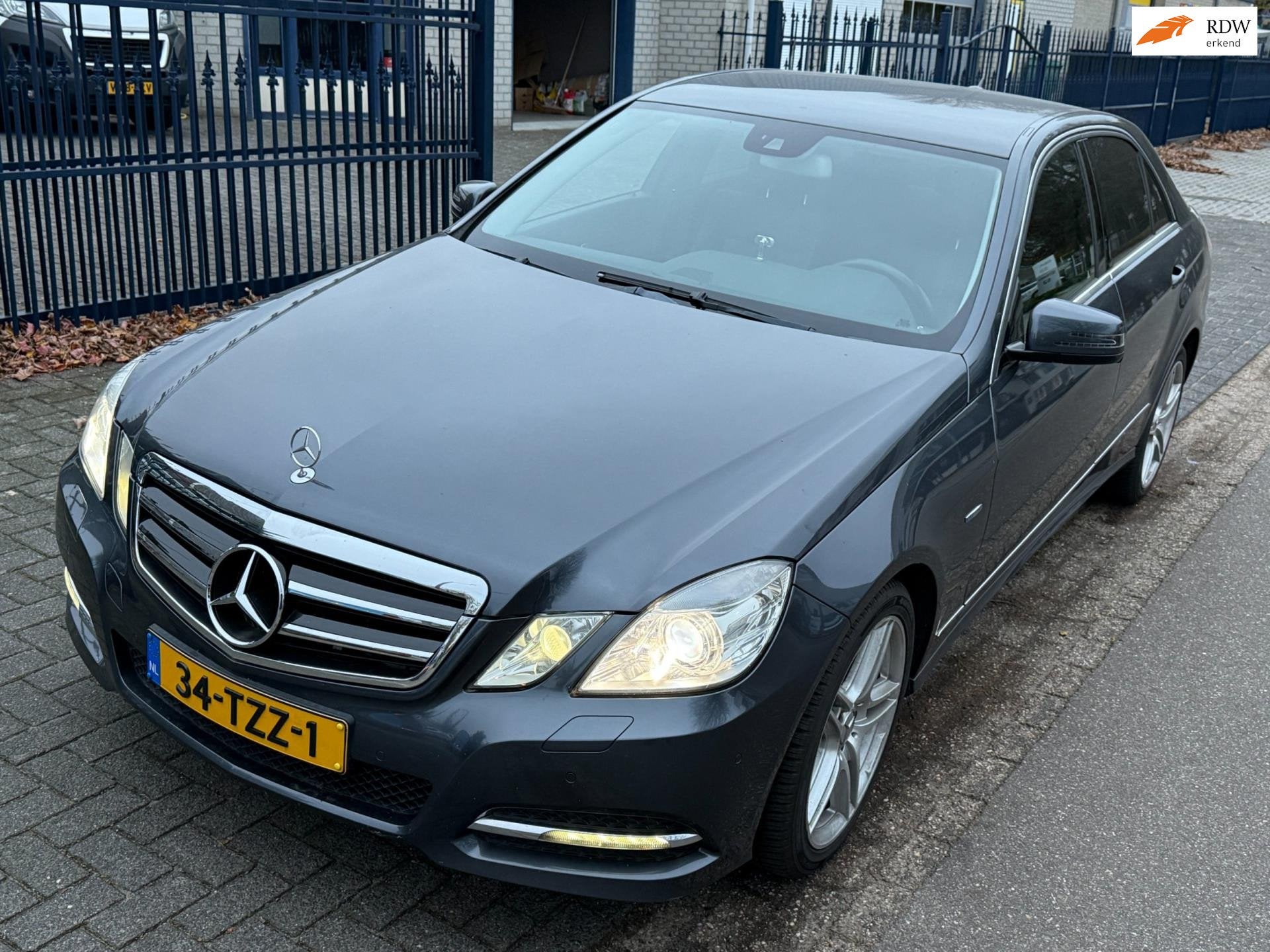 Mercedes-Benz E-klasse 200 CGI Business Class Avantgarde, Euro 5, Achterwielaandrijving, Gebruikt, Zwart