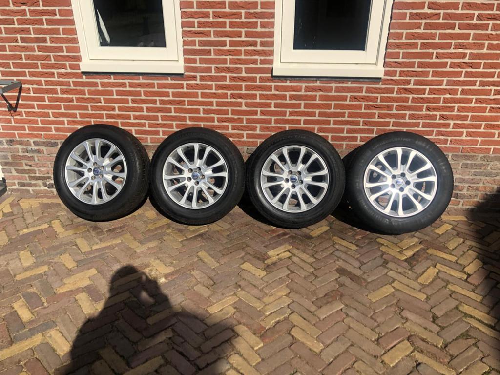Volvo XC60 aluminium velgen met zomerbanden, Auto-onderdelen, Banden en Velgen, Ophalen, 18 inch, Gebruikt, Banden en Velgen