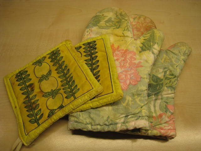 4 ovenwanten : 2 handschoenen en 2 lappen, Ophalen of Verzenden, Gebruikt, Wit, Tafelkleed of Tafelzeil