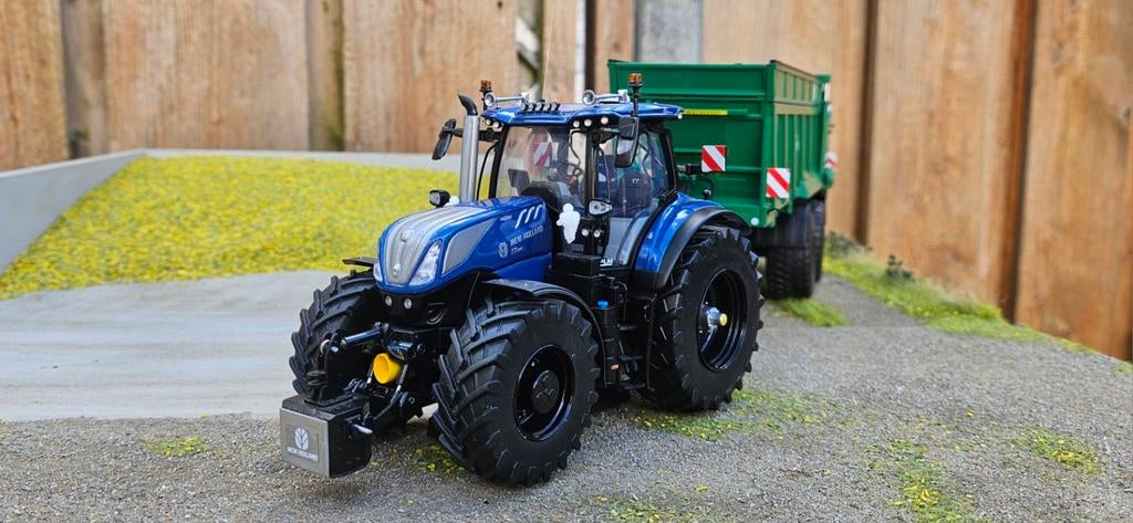 Verbouwde New Holland T7.300 + Tebbe HS 240 1:32, Ophalen of Verzenden, Nieuw, Tractor of Landbouw, Universal Hobbies