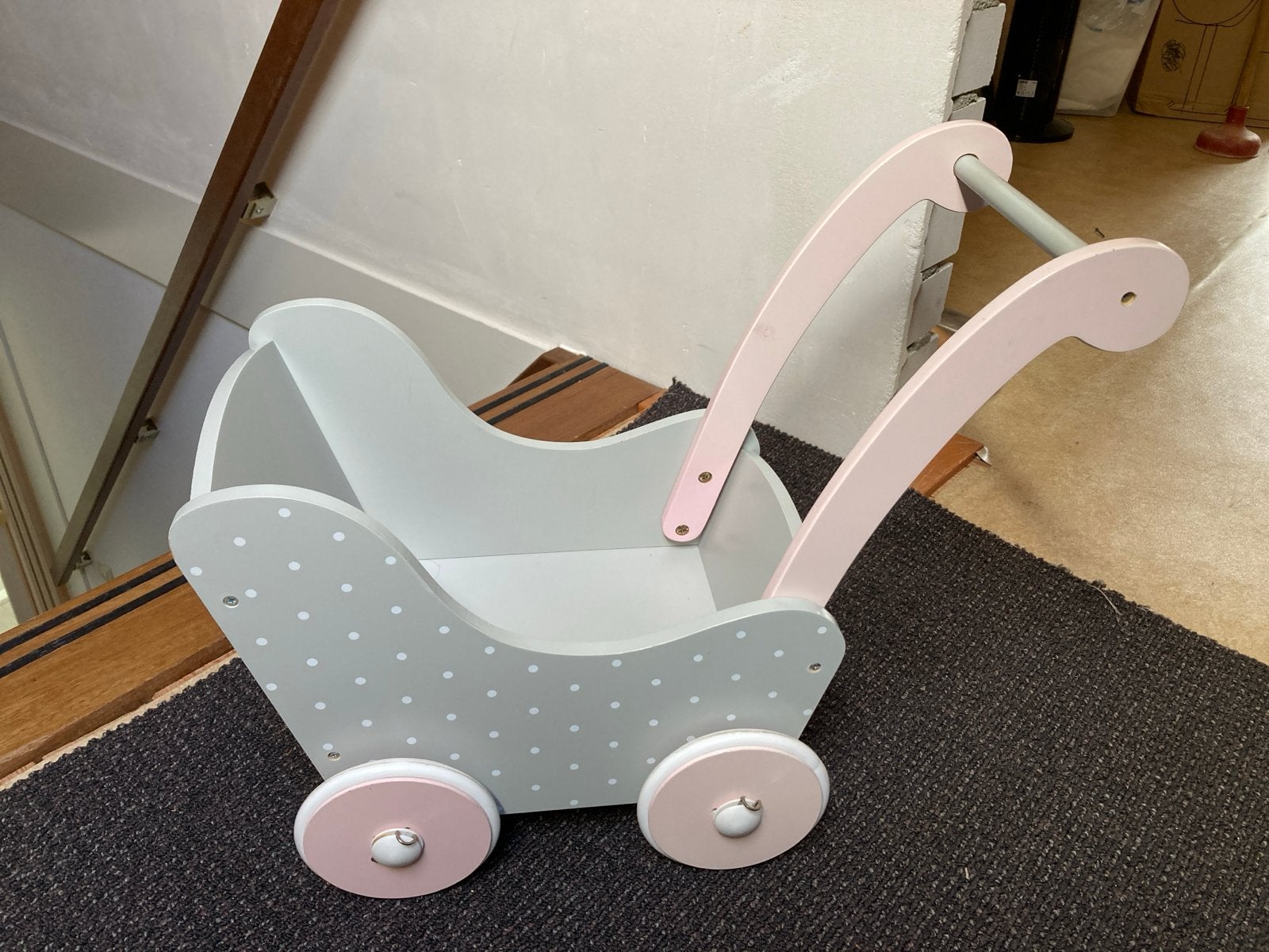Leuk houten poppenwagentje - decoratie babykamer, Ophalen, Zo goed als nieuw, Overige typen